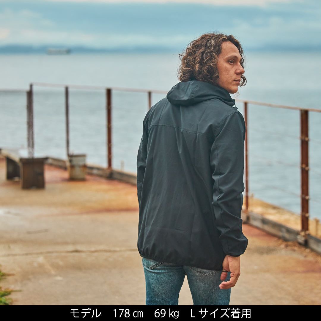 マウンテンパーカー　マットブラック
